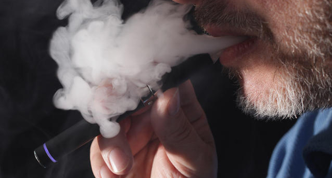 È tempo di “fumo a vapore”: un SONDAGGIO sulla sigaretta elettronica